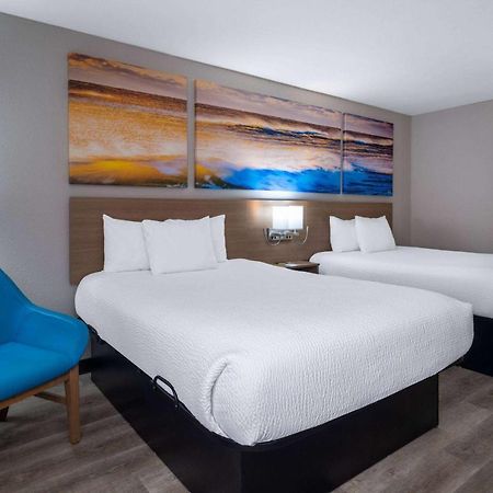 Days Inn & Suites By Wyndham Commerce Exterior photo